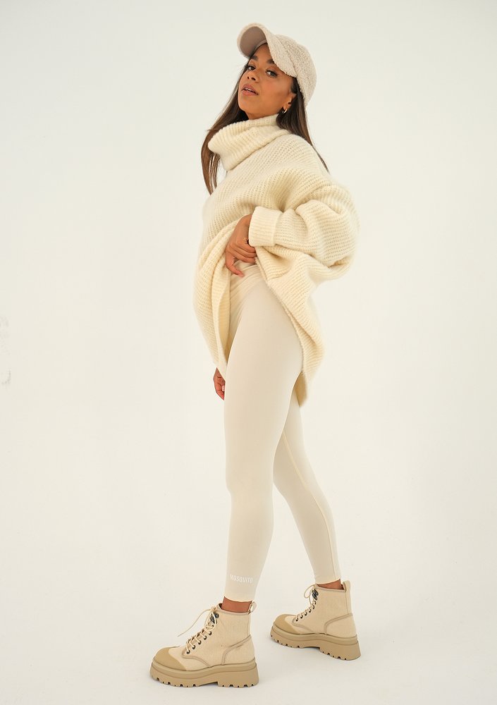 Sweter z golfem oversize A007 Kremowy ILM