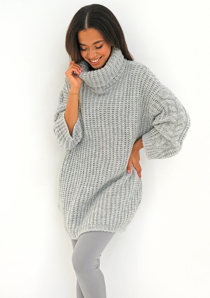 Loose turtleneck grey plaited sweater