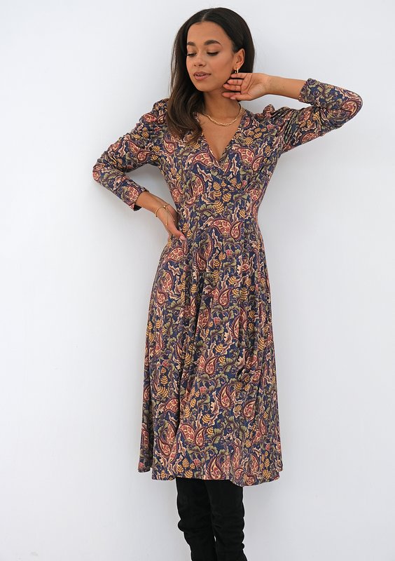 Kopertowa sukienka z dzianiny soft Paisley