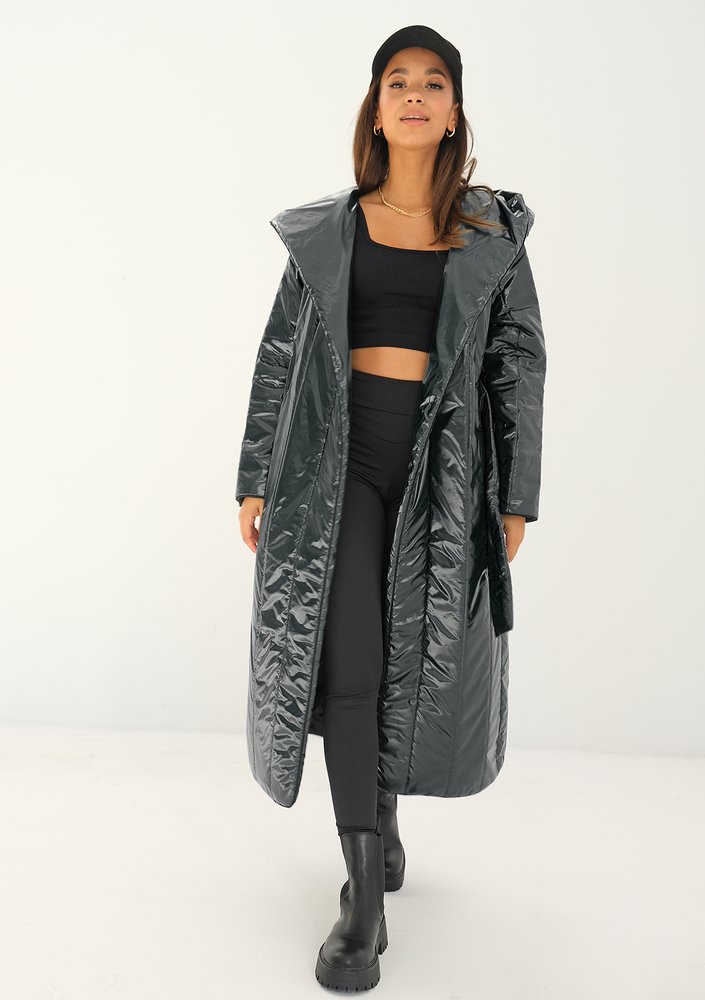 Quilted black tied coat