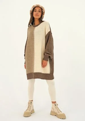 Long tricolor brown sweater
