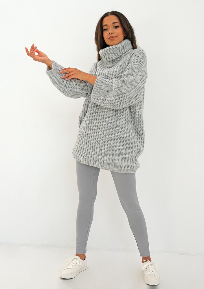 Loose turtleneck grey plaited sweater