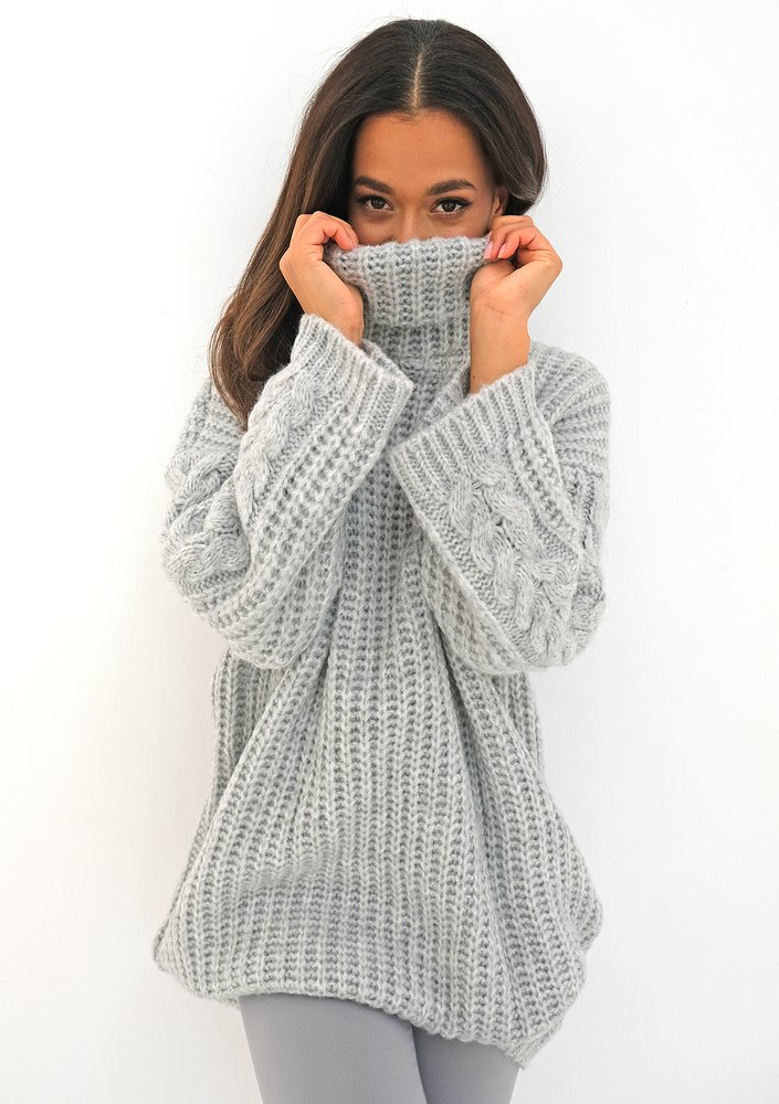 Loose turtleneck grey plaited sweater