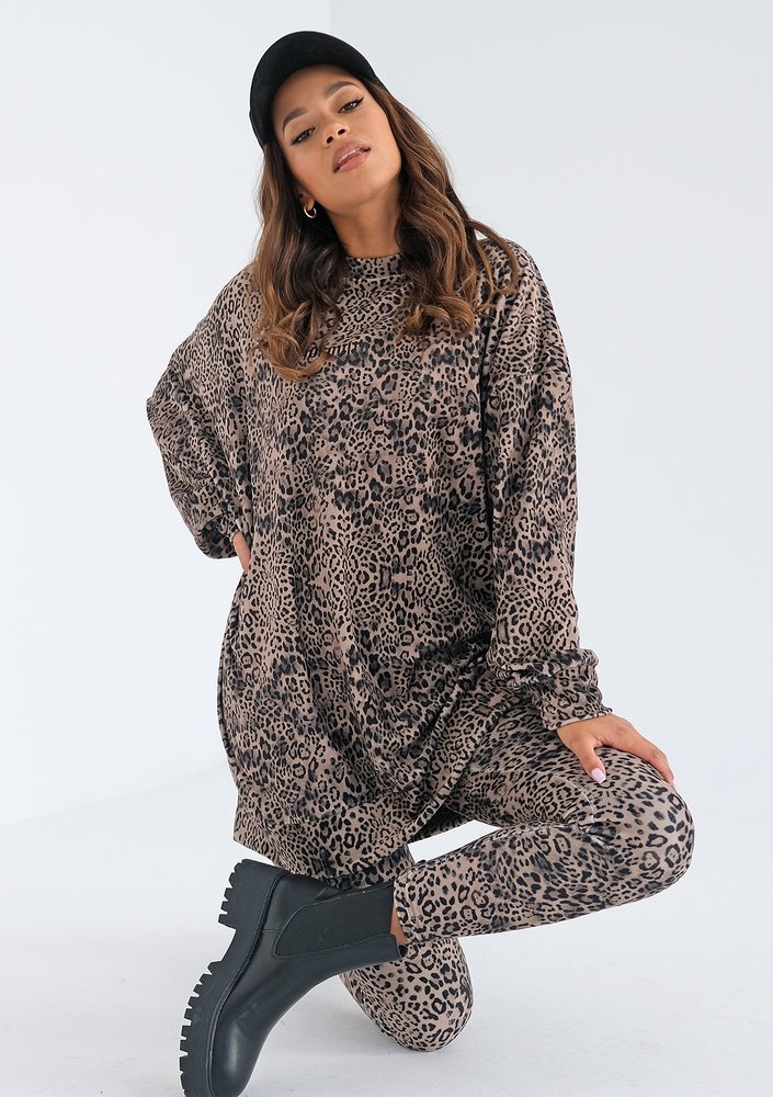 Snug - long beige spotted velvet sweatshirt