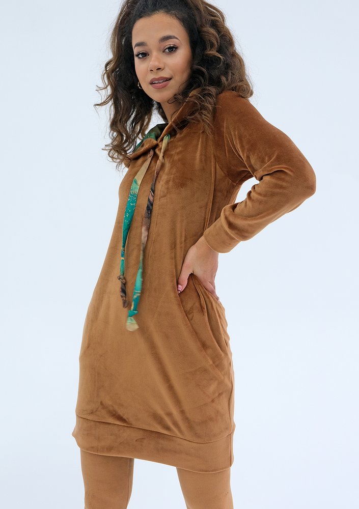 Mily - camel brown velvet hooded dress with marble print