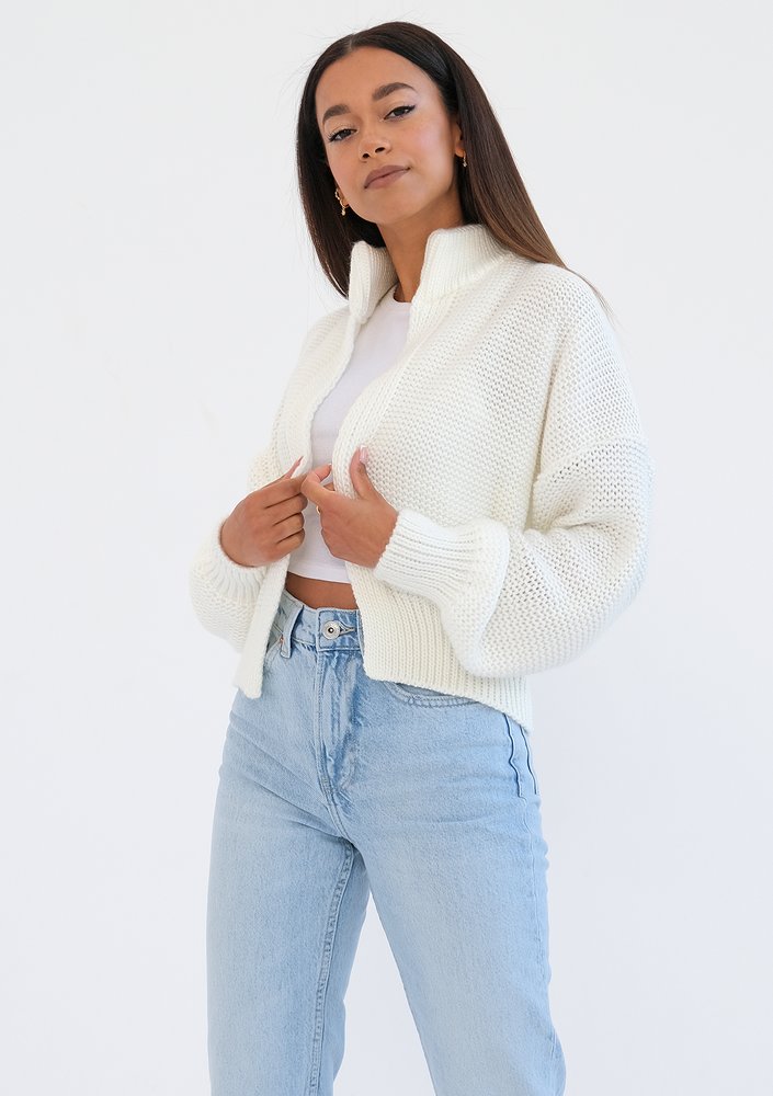 Svena - short ecru cardigan