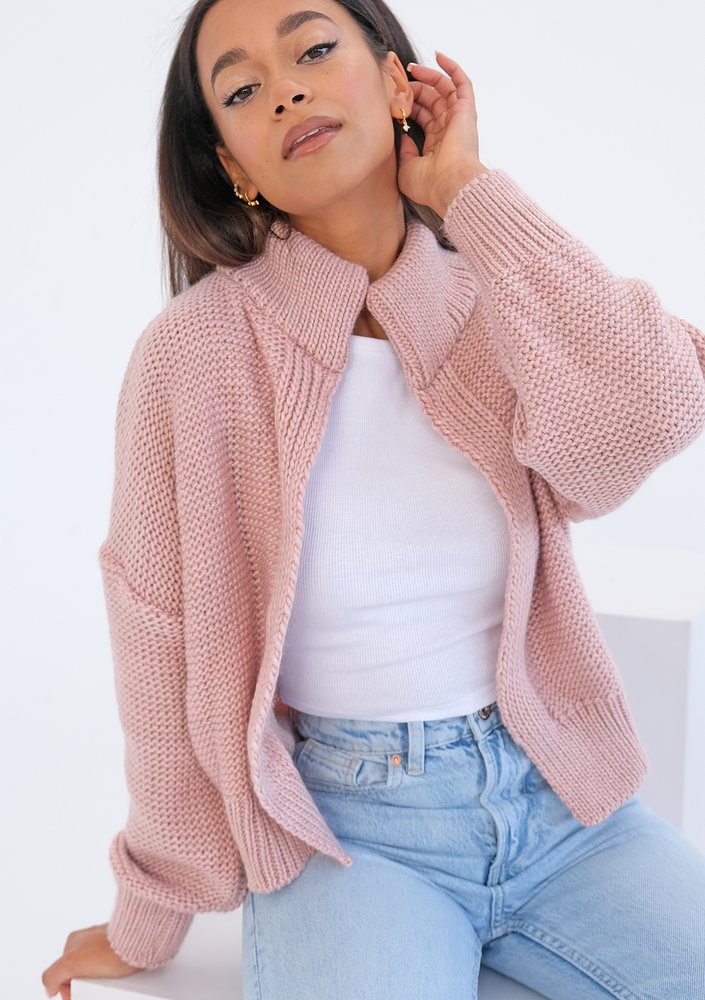 Svena - short pink cardigan