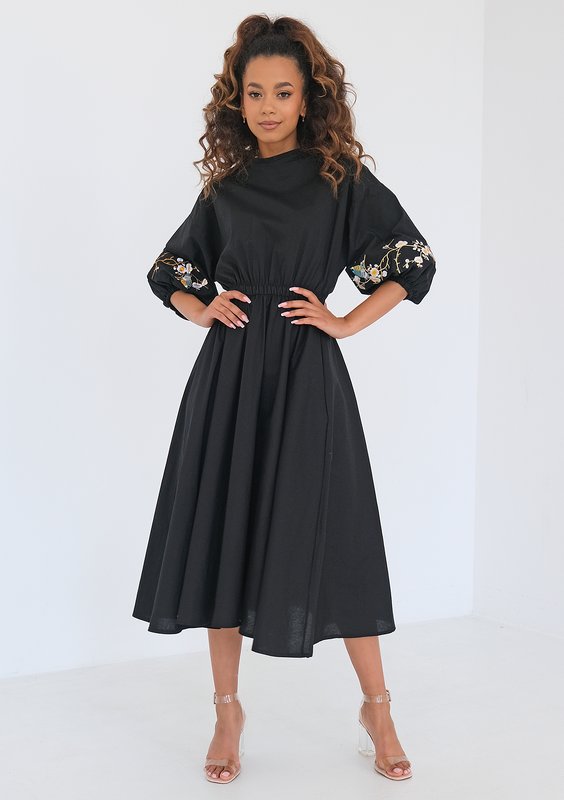 Mabel - Embroidered black midi dress