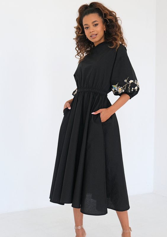 Mabel - Embroidered black midi dress