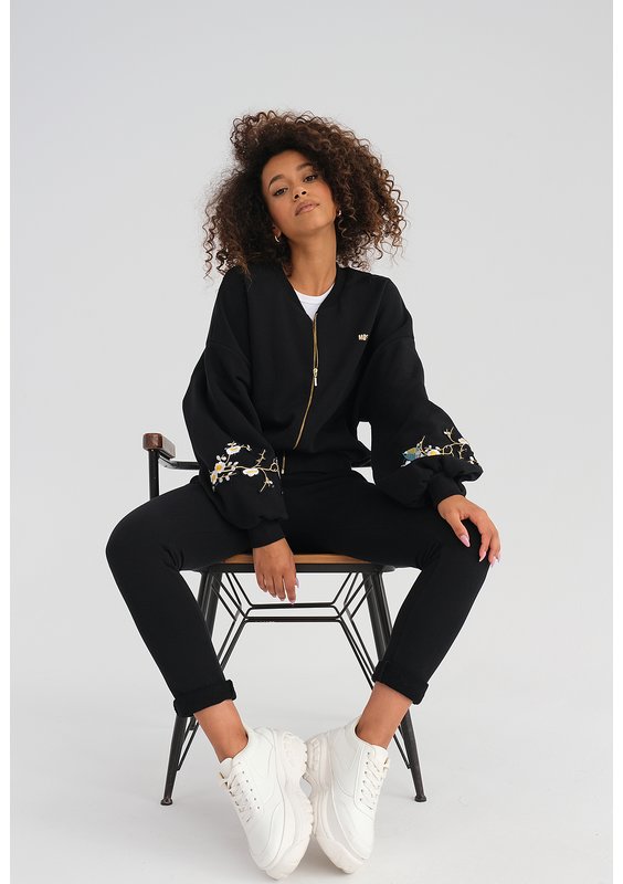 Kindy - Black embroidered sweatshirt