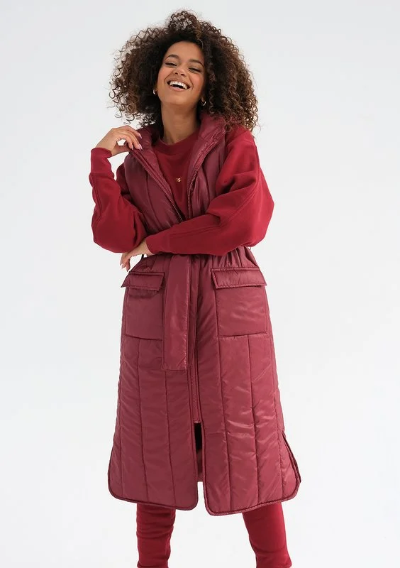 Vicky - Quilted claret sleeveless jacket