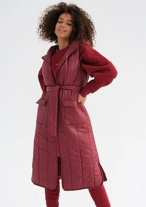 Vicky - Quilted claret sleeveless jacket