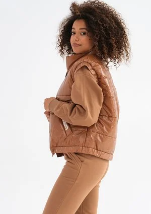 Abi - Quilted caramel brown sleeveless jacket