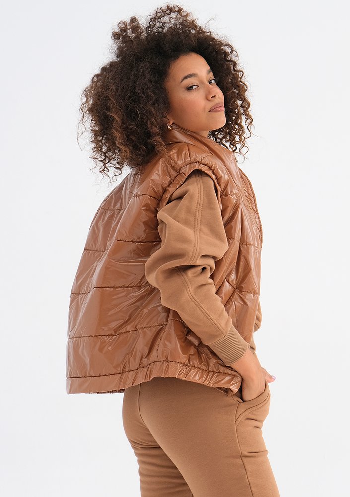 Abi - Quilted caramel brown sleeveless jacket
