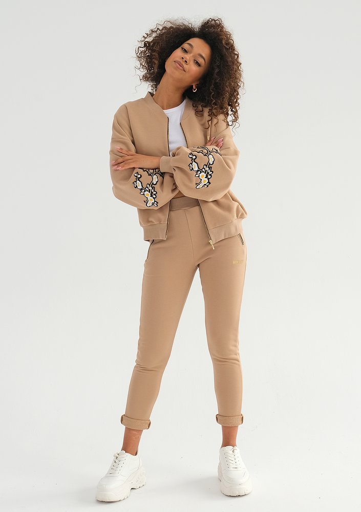 Kindy - Latte beige embroidered sweatshirt