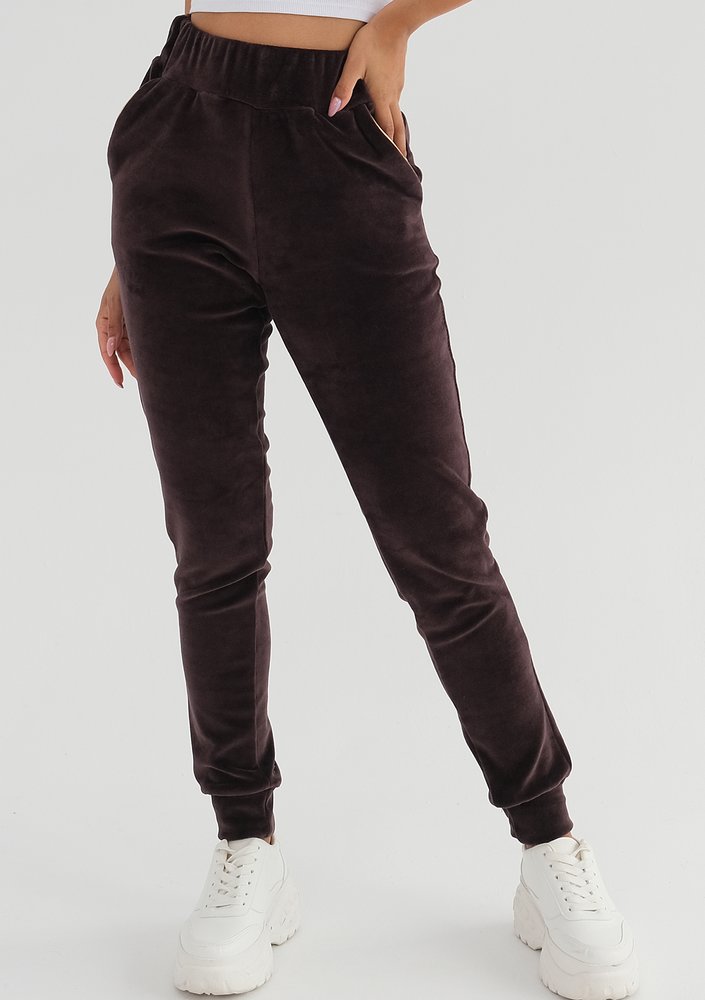 Queens - Brown velvet sweatpants