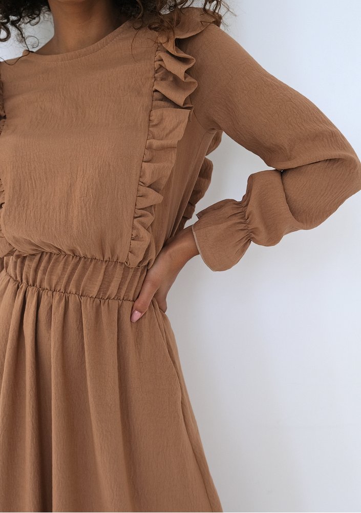 Olena - Sukienka midi z falbankami Karmelowa