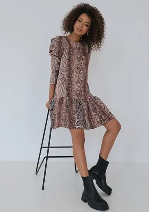 Matea - Sukienka z falbanką Snake Print