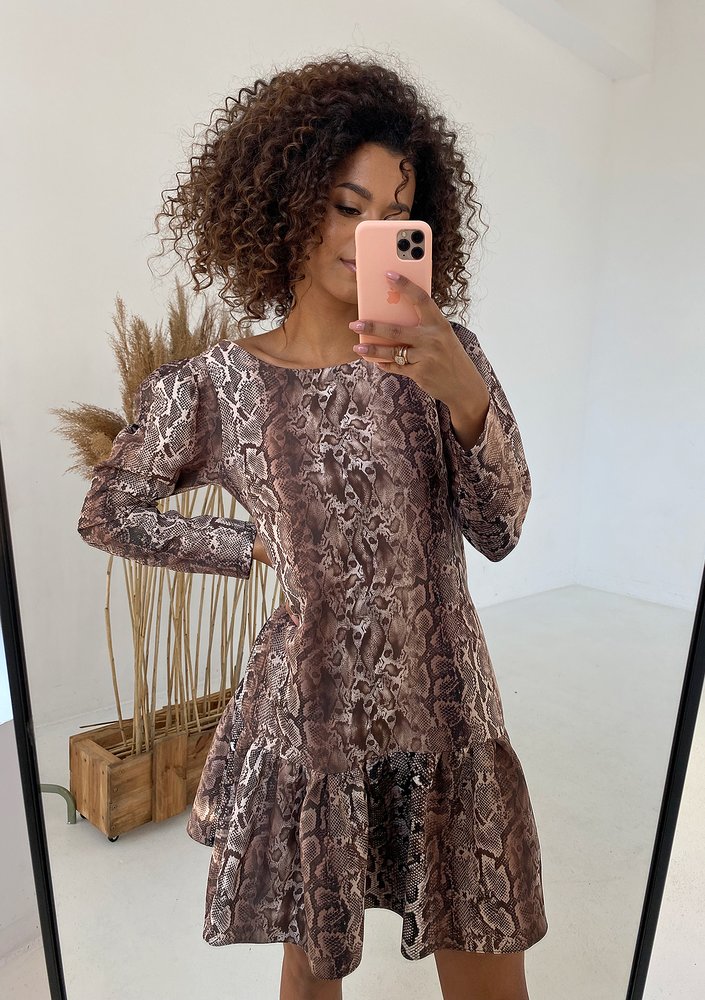 Matea - Sukienka z falbanką Snake Print