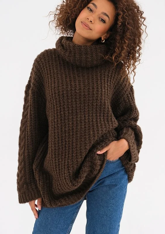 Ingrid - Loose brown turtleneck sweater