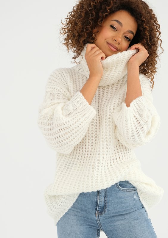 Ingrid - Loose ecru turtleneck sweater