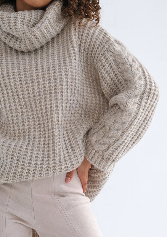 Ingrid - Loose beige turtleneck sweater