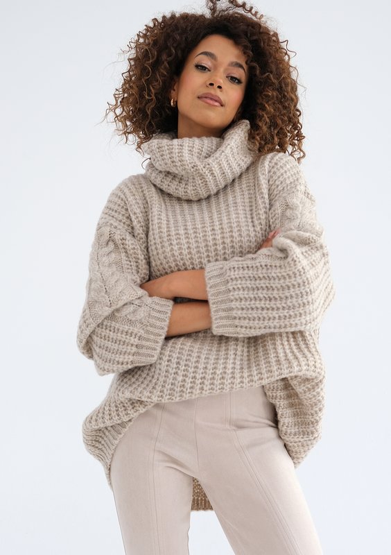 Ingrid - Loose beige turtleneck sweater