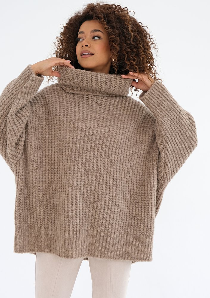 Stor - Sweter z golfem oversize Latte