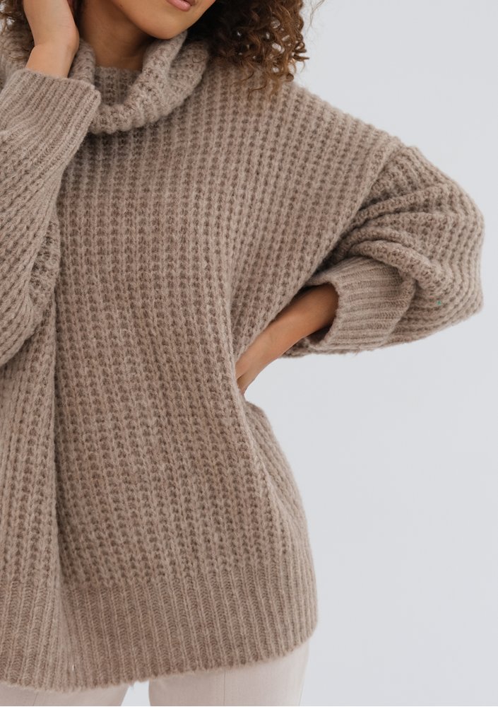 Stor - Sweter z golfem oversize Latte