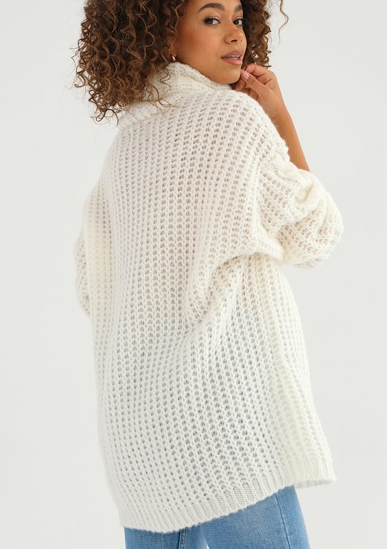 Ingrid - Loose ecru turtleneck sweater