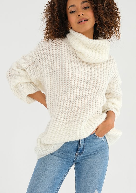 Ingrid - Loose ecru turtleneck sweater