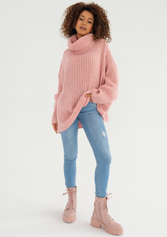 Stor - Sweter z golfem oversize Pudrowy