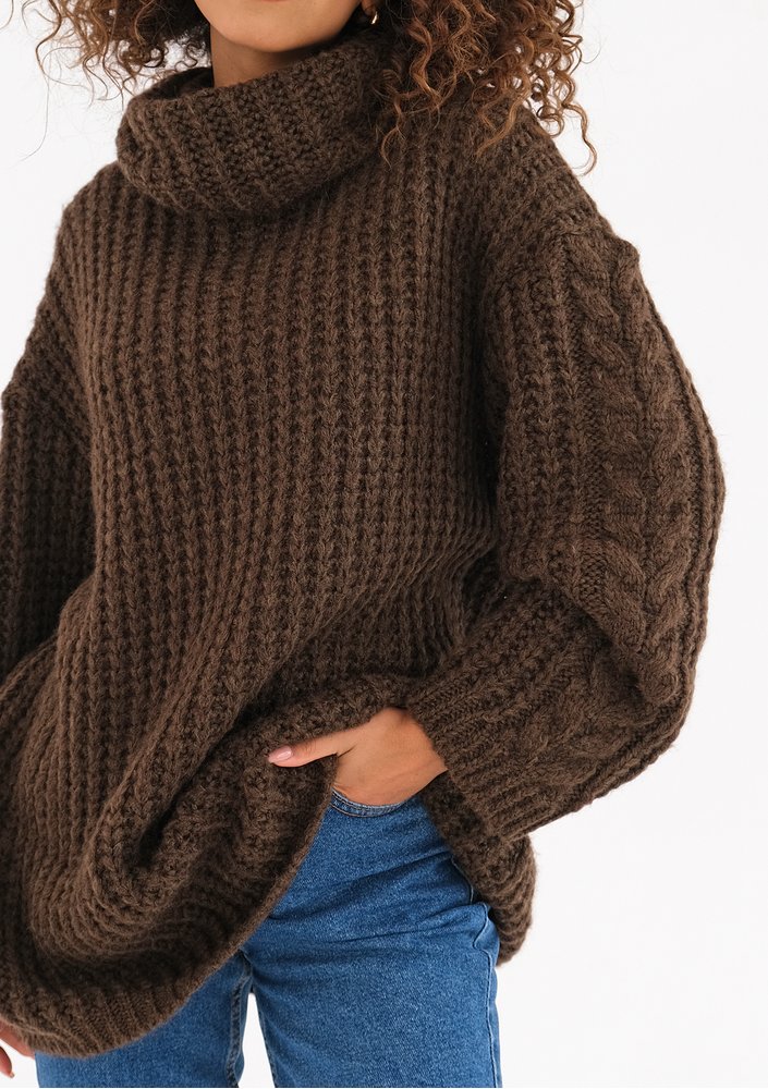Ingrid - Loose brown turtleneck sweater