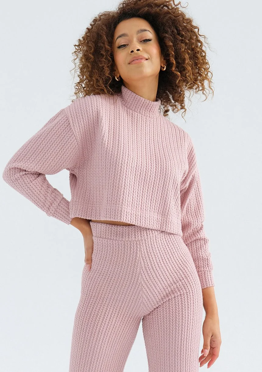 Erato - Short powder pink knitted turtleneck blouse
