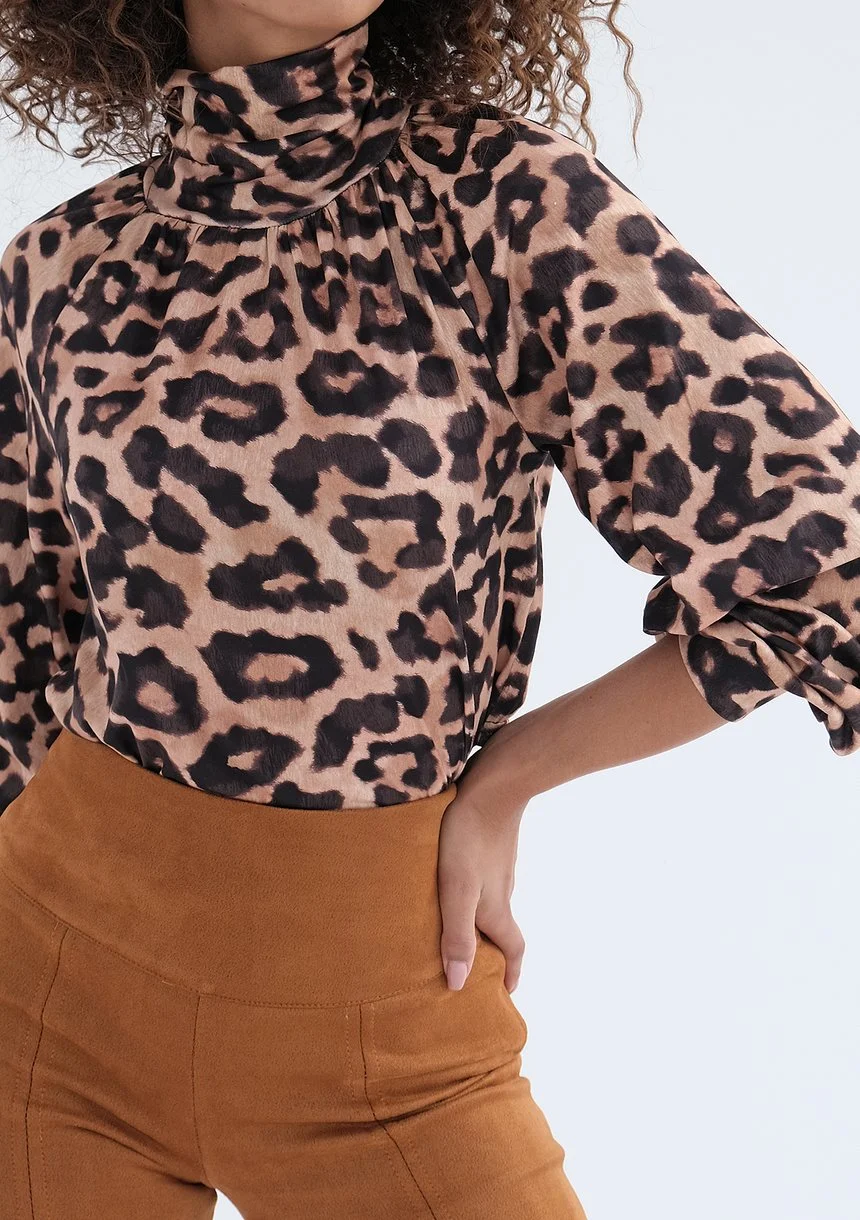 Ditta - Beige leopard printed turtleneck blouse