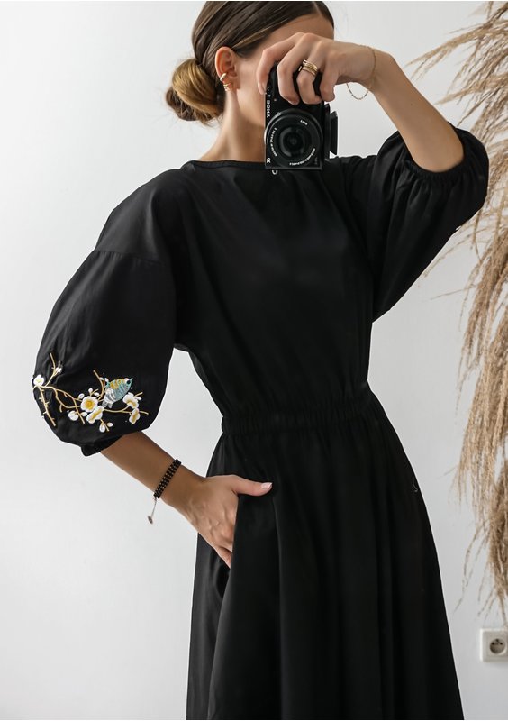 Mabel - Embroidered black midi dress