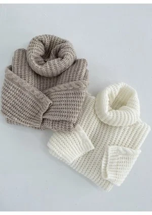 Ingrid - Loose beige turtleneck sweater