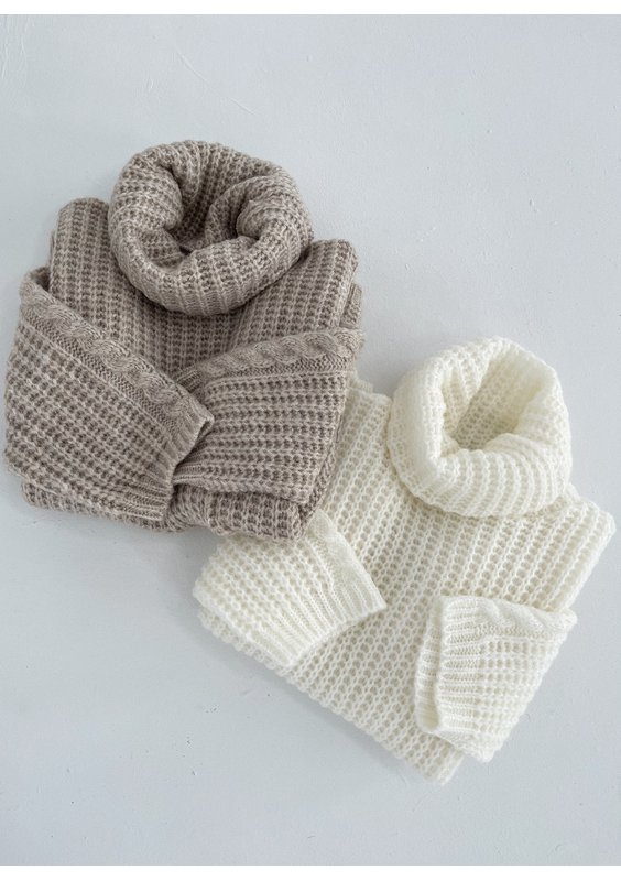 Ingrid - Loose beige turtleneck sweater