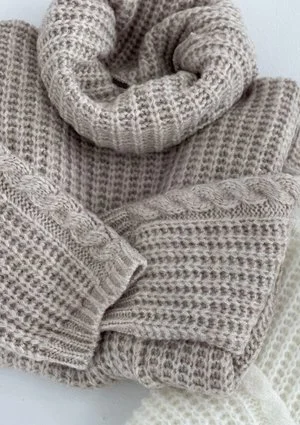 Ingrid - Loose beige turtleneck sweater