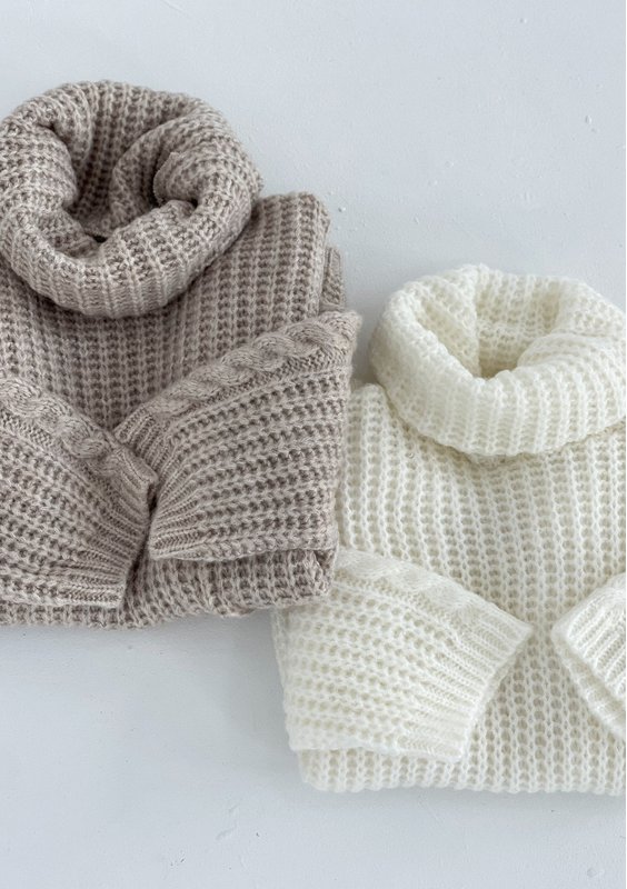 Ingrid - Loose beige turtleneck sweater