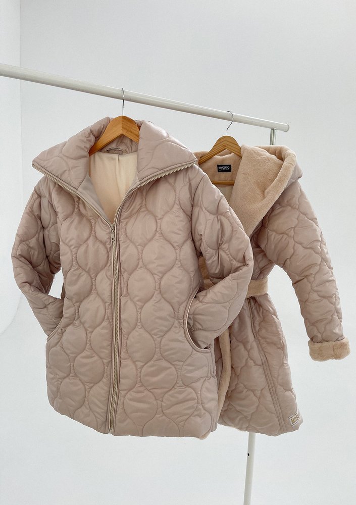 Rena - Long beige quilted jacket