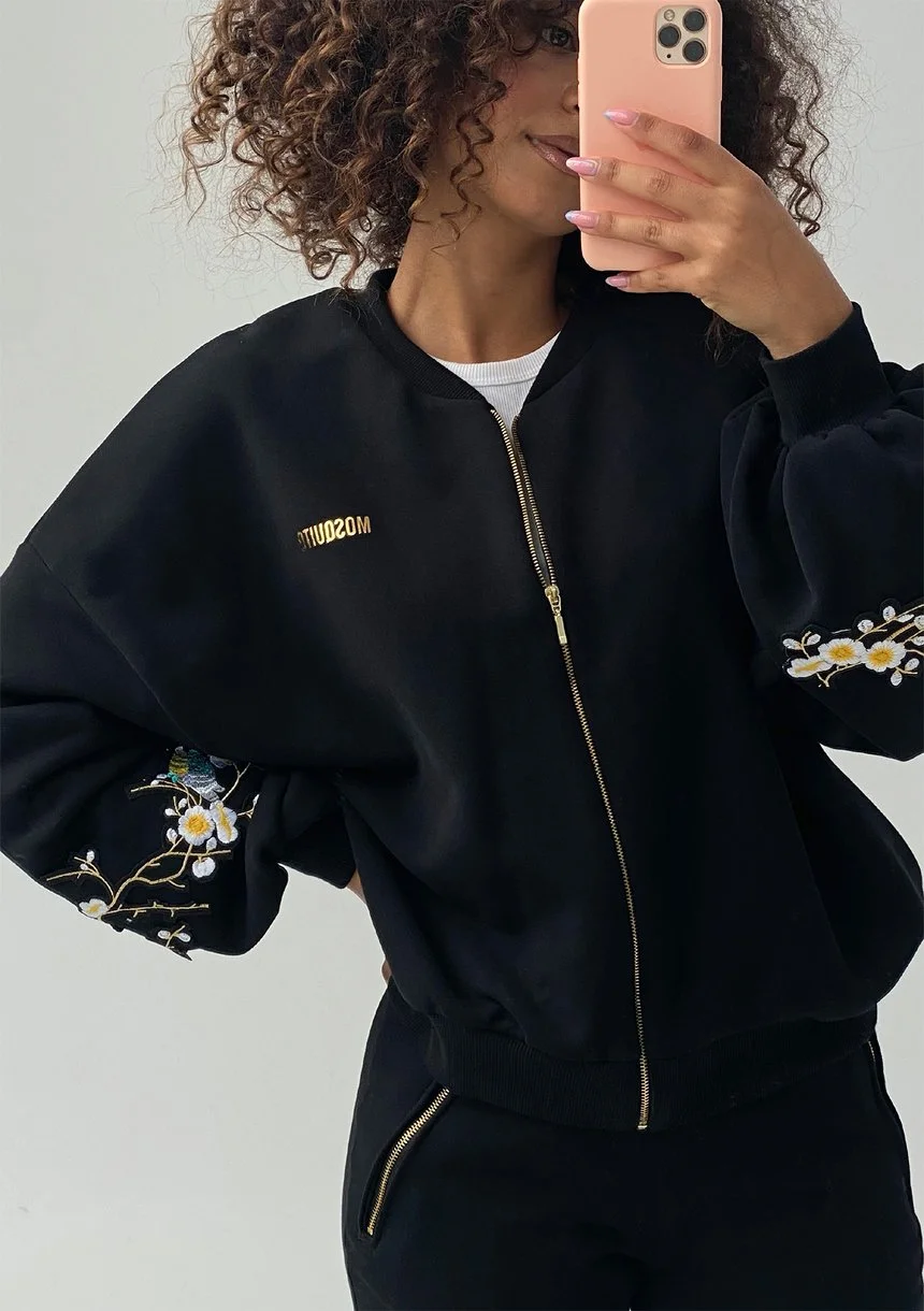 Kindy - Black embroidered sweatshirt