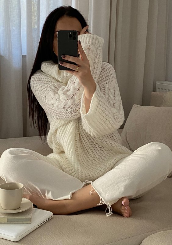 Ingrid - Loose ecru turtleneck sweater