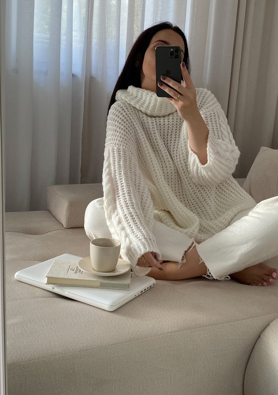 Ingrid - Loose ecru turtleneck sweater