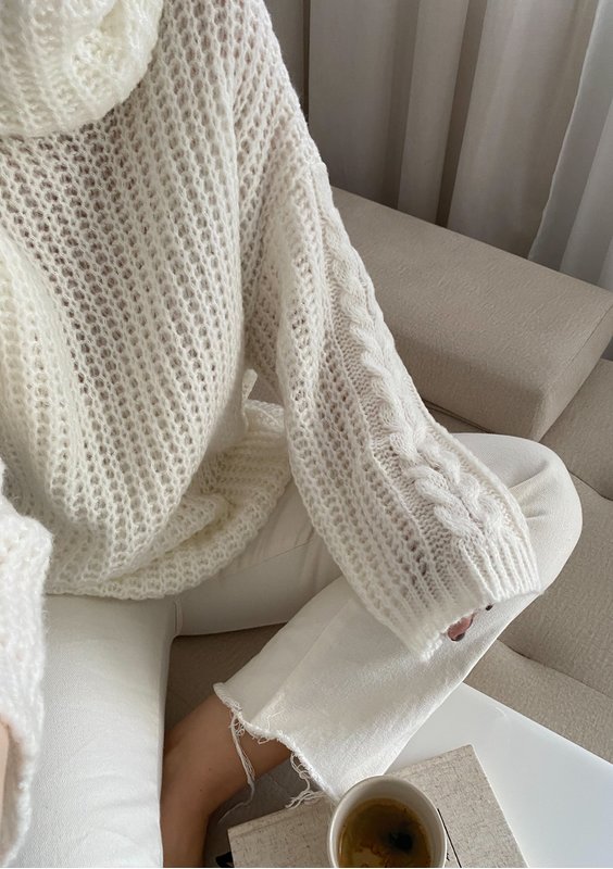 Ingrid - Loose ecru turtleneck sweater