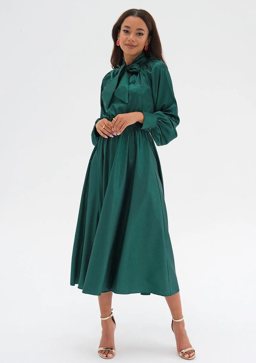 Laura - Satin green midi dress