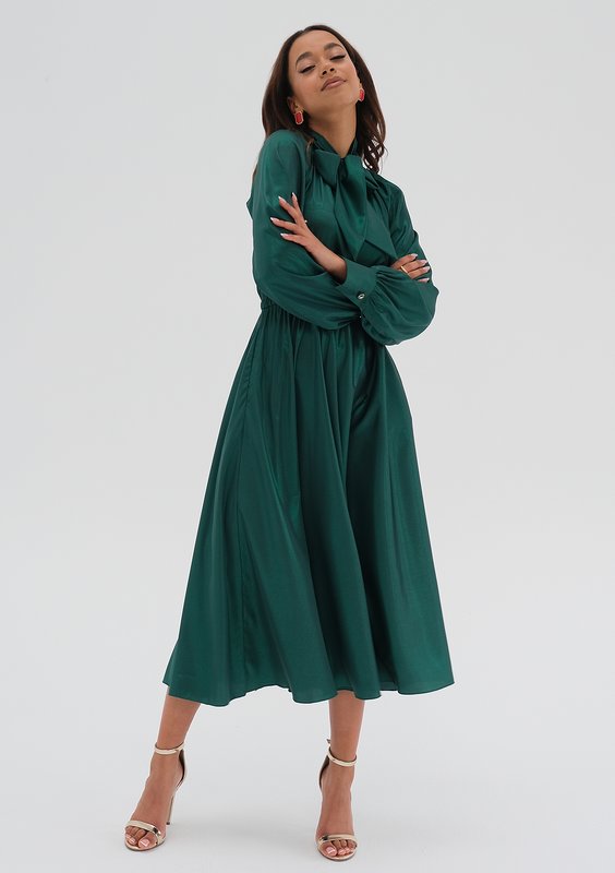 Laura - Satin green midi dress