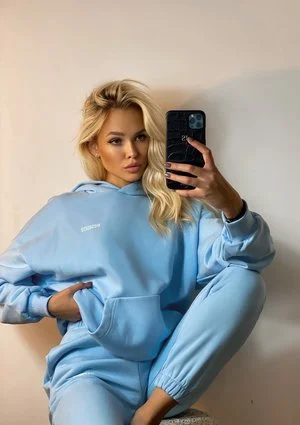 Bluza z kapturem Baby Blue ILM