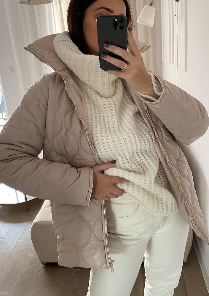 Rena - Long beige quilted jacket