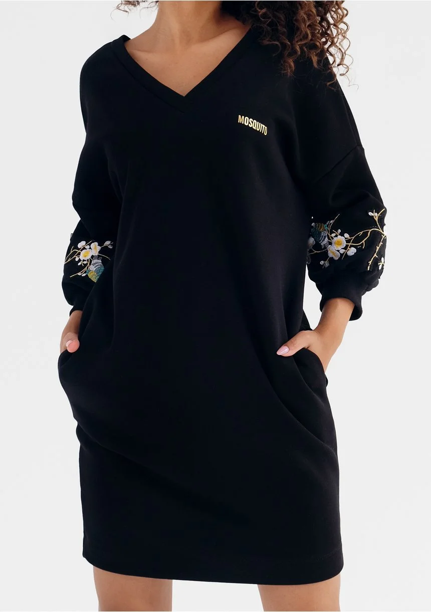 Dina - Czarna sukienka bawełniana z haftem - Mosquito